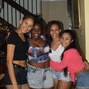 Meet your Posher, Aleya